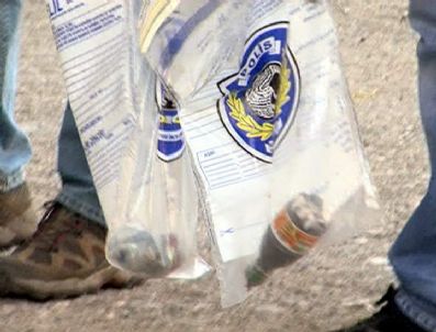 SÜLEYMAN NAZIF - Okula Atılan İki Ses Bombası Şans Eseri Patlamadı