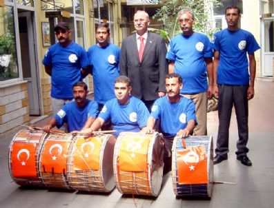 FIKRET AKOVA - Ramazan Davulcularına Başkan Teşekkürü