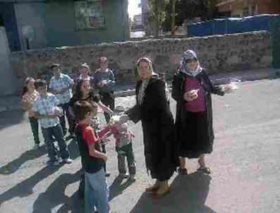 Ak Partili Kadınlardan Çocuklara Poğaça