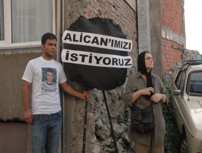 ZESTAFONI - Annesi Ve Arkadaşları Alican'ın Serbest Bırakılması İçin Yürüdü