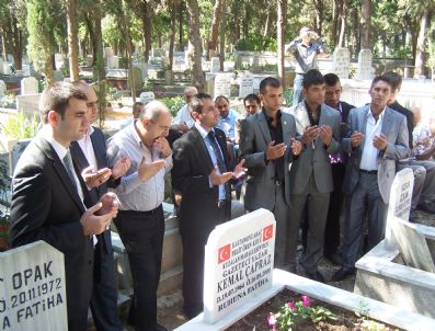 Gazeteci Kemal Çapraz Anıldı