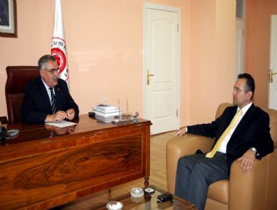 NURETTIN DAYAN - Kaymakamlardan Rektör Dökmetaş'a Ziyaret