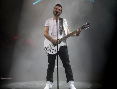 12 DEV ADAM - Kenan Doğulu'dan Milli Takım'a marş hediyesi