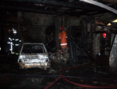 MESCID - Kömürlükte Çıkan Yangın Otomobili Ve İki Evi Kül Etti