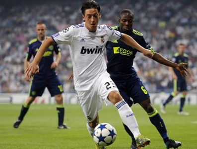 GONZALO HIGUAIN - Mesut'tan müthiş asist