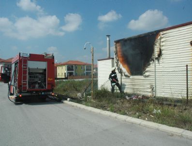 Sakarya'da Prefabrik Ev Yandı