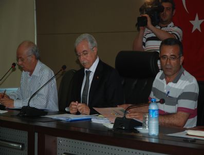 (tekrar)adana Büyükşehir Belediye Meclisi'nde 'Çekinser' Tartışması