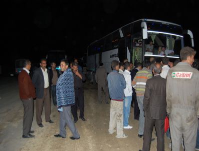 NURETTIN YıLMAZ - Van-tatvan Karayolu Ulaşıma Kapandı, Araçlar Mahsur Kaldı