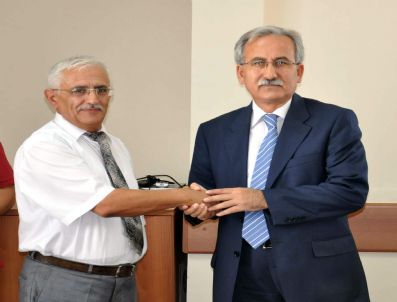 Bü'ye Azerbaycanlı Doçent