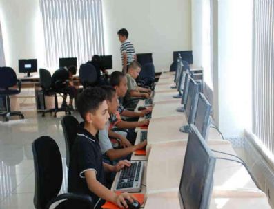Dört Ayrı Sosyal Tesisde İnternet Evi