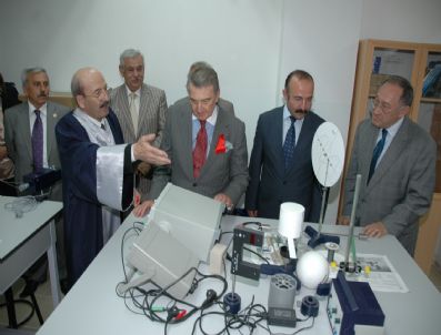 Adü'den Prof. Dr. Nail Özek'e Teşekkür