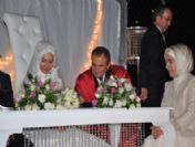 Başbakan Erdoğan'ın Eşi Ve Kızı Bolu'da Düğüne Katıldı