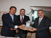 Egeli İhracatçılar Gümrük Sorunlarını Devlet Bakanı Hayati Yazıcı'ya Anlattı