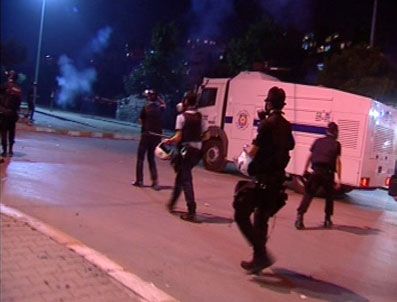 TARLABAŞı - Bölücü örgüt yandaşları polisle çatıştı