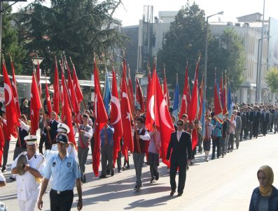 RAMAZAN ŞAHIN - İlköğretim Haftası Düzce'de Yürüyüş İle Başladı