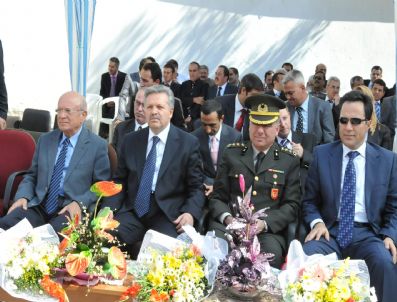 BAŞKANı KAMIL UĞURLU - Karaman'da 2010-2011 Eğitim Öğretim Yılı Törenle Başladı