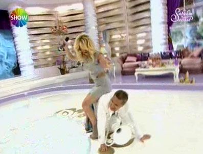 SEDA SAYAN - Mali'nin üstünde dans etti