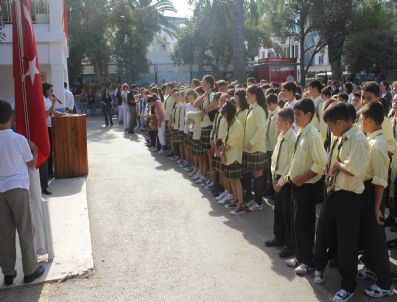 Okullar Açıldı Üç Aylık Tatil Bitti