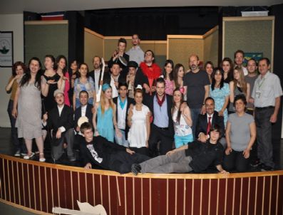 Osmangazi Belediye Tiyatrosu Perdelerini Açıyor