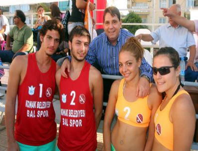 TVF - Alsancak'taki Plaj Voleybol Turnuvası Çekişmeli Geçti