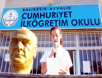 NIHAT NALBANT - Ayvalık'ta Yeniden Ders Zilleri Çaldı