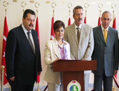 İzmir Eğitimine Hayırsever Katkısı