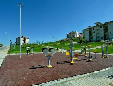 YAŞAR BAHCECI - Kırşehir'in En Büyük Parkı Hizmete Sunuldu