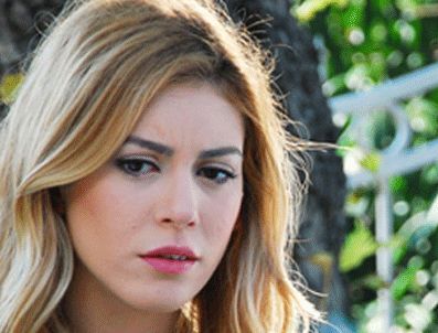 Küçük Sırlar 11. bölüm fragmanı izle