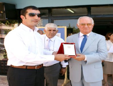Yıldırım'a Plaket