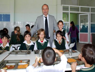 HÜSEYIN ARSLAN - Arslan, Yibolu Çocuklarla Karavanadan Yemek Yedi