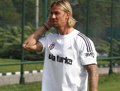 UEFA AVRUPA LIGI - Beşiktaş'ta Guti sakatlanarak hastaneye kaldırıldı