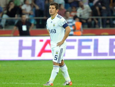 ADNAN POLAT - Emre Belözoğlu'nu stad açılışına çağırmadılar