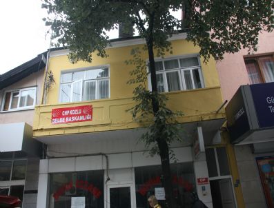 KÖZLÜ - Kozlu Chp'de Yönetimin Ardından Belde Binasıda Değişti