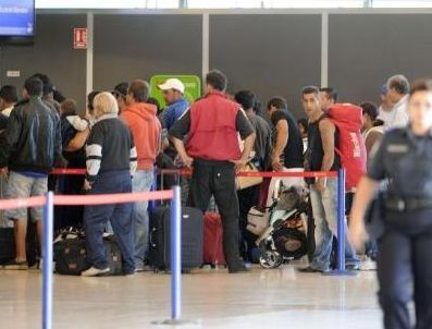 BARROSO - Romanlarla ilgili savunmayı AB'ye gönderdi