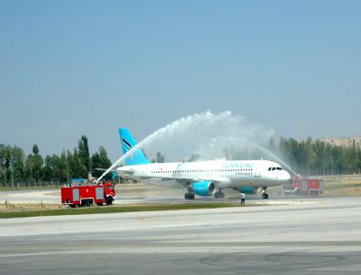 FERİT MELEN - Turkuaz Hava Yolları'ndan Van'a İlk Sefer
