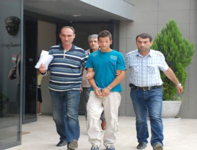 Bıçakla Tehdit Ettiği Kadının Cüzdanından 1.5 Tl Çıkınca, 'Şaka Yaptım' Dedi