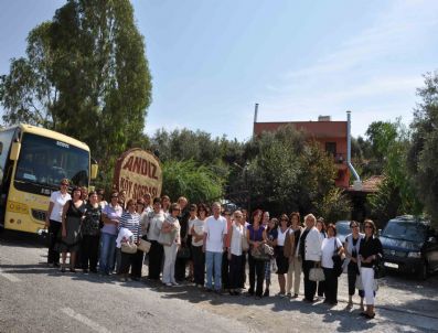 BÜLENT BARATALı - Chp'li Veki Eşleri Kuşadası'nda