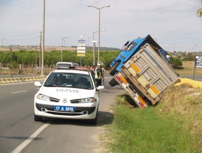 Karayolu Mısır Tarlasına Döndü