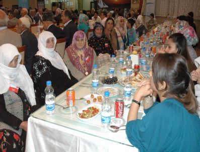 NAZIM ALTıNTAŞ - Van Valiliğinden Gazilere Yemek