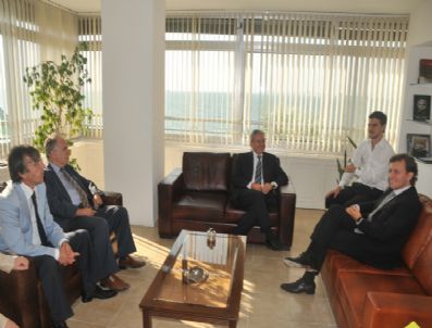 BERLUSCONI - İzto Başkanı Demirtaş'tan İitalyan Konsolosa Ziyaret