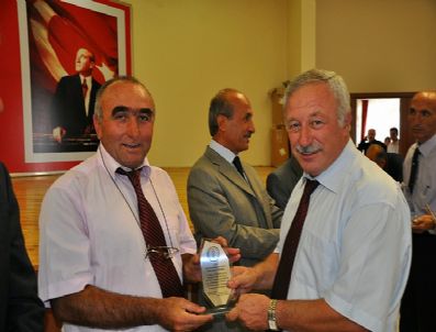 Milli Eğitim Müdürü Ayata'dan Öğretmenlere Ödül
