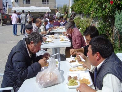 ŞEYHLER - Şeyhler Beldesinde Bin 500 Kişiye Hayır Yemeği