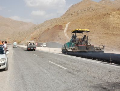 NURETTIN YıLMAZ - Bitlis Çevre Yolunda Asfaltlama Çalışmaları