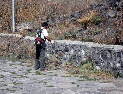 NEVZAT BOZKUŞ - Kars Kalesi Yolu Temizlendi