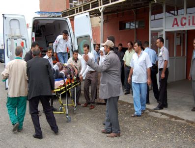 Tatvan'da Trafik Kazası: 3 Yaralı