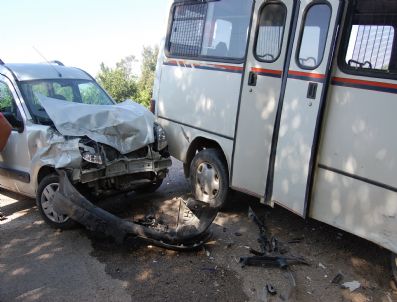 Kozan'da Trafik Kazası: 2 Yaralı