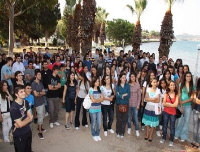 GAMZE ÇAPA KAYA - Deü Tıp'a Kaydolan Öğrenciler Yeni Eğitim Yılına Körfez Turuyla Başladı