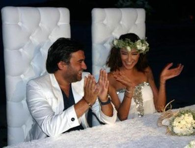 FERRUH TAŞDEMIR - Özge Ulusoy 24 saatlik kocası ile yeniden barıştı