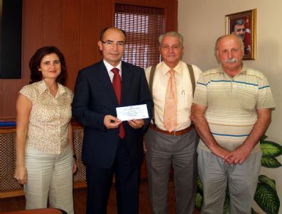 KEMAL NAZLı - Türk Hava Kurumu Gelibolu Şubesi Fitre Ve Zekat Çekini Kaymakam Nazlı'ya Verdi