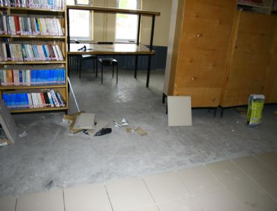 METIN ESEN - Muradiye Kütüphanesi'nde Tadilat